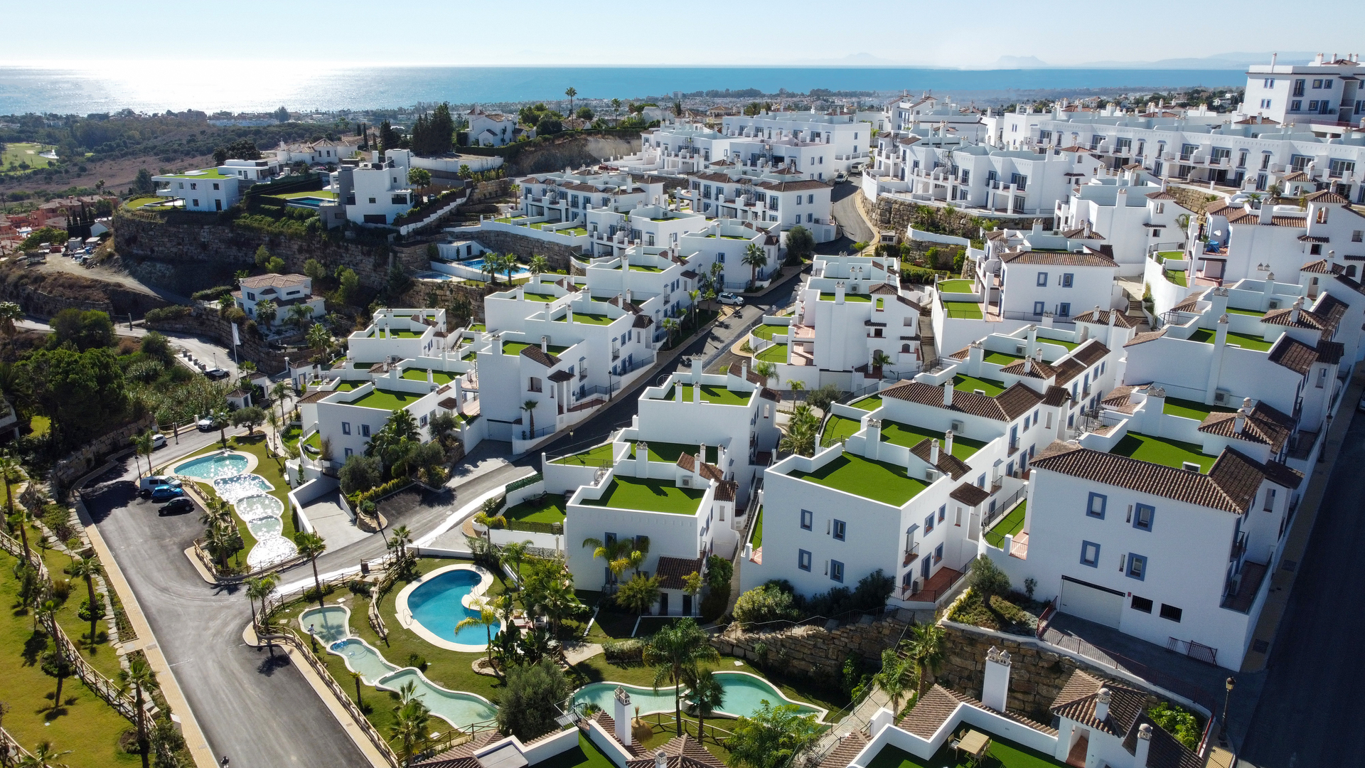 Apartamentos modernos en Benahavís con un ambiente tradicional de pueblo andaluz