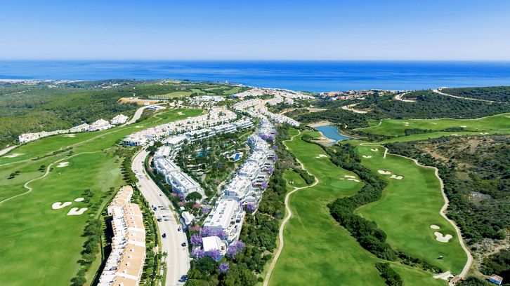 Appartamenti in una posizione tranquilla vicino al campo da golf con vista su Gibilterra