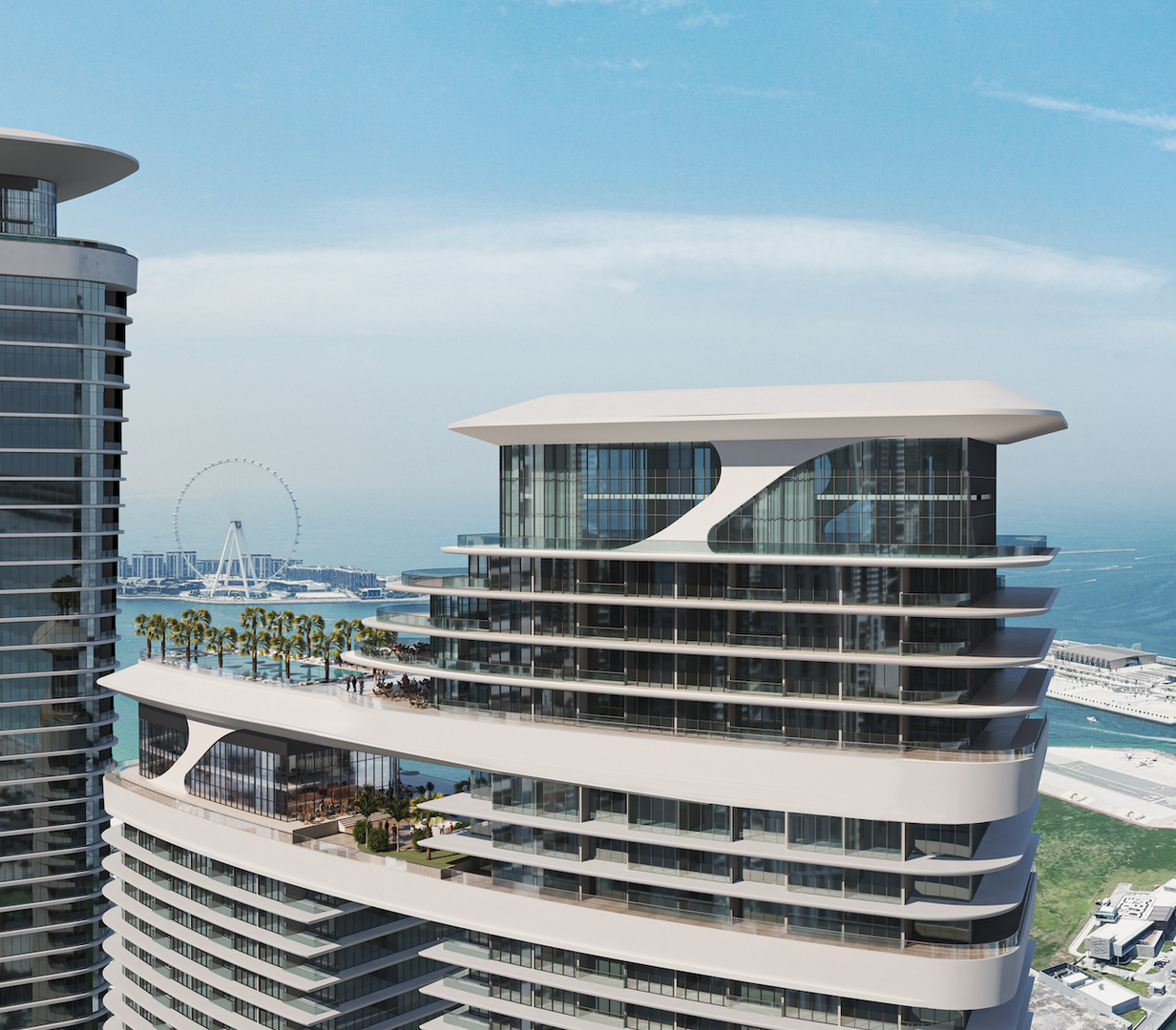 Complexe résidentiel de gratte-ciel au bord de la mer dans la marina de Dubaï