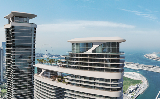 Complexe résidentiel de gratte-ciel au bord de la mer dans la marina de Dubaï