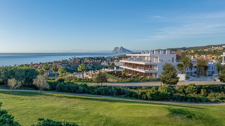 Appartementen met uitzicht op de zee en Gibraltar naast de golfbaan in La Alcaidesa