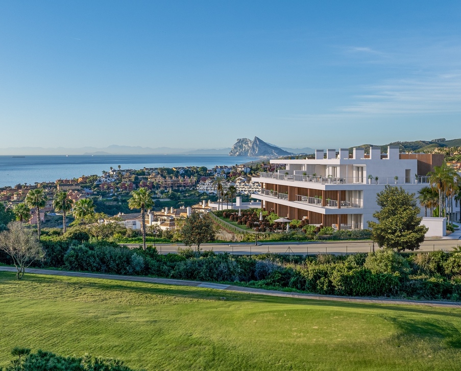 Appartementen met uitzicht op de zee en Gibraltar naast de golfbaan in La Alcaidesa