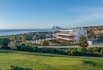 Appartementen met uitzicht op de zee en Gibraltar naast de golfbaan in La Alcaidesa