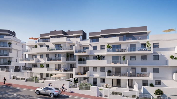 Exclusive living by the La Duquesa golf course and marina